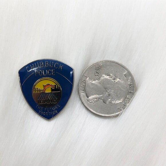 🔮 5/$25 Vintage Chubbuck Idaho Police Pin - Picture 2 of 3